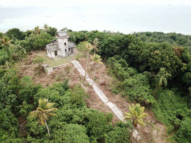 日本二战时在特鲁克礁湖的灯塔图片下载