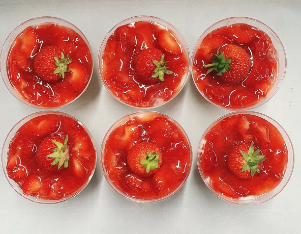 草莓芝士蛋糕图片下载