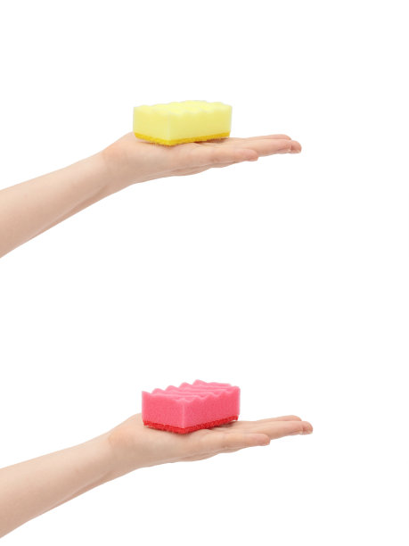 洗碗海绵在手。图片下载