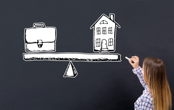 与年轻女子平衡工作和生活图片下载