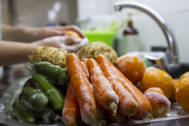 购物后在家洗杂货图片下载