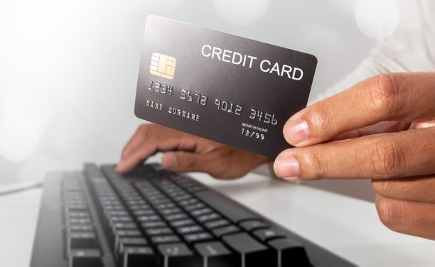 用信用卡在网上购物素材图片