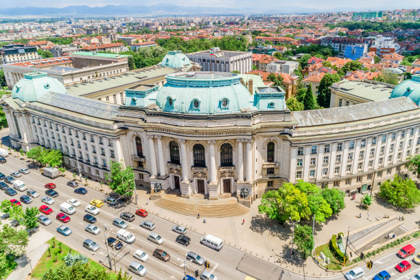 Wide aerial shot of The University of Sofia "St. Kliment Ohridski", the oldest higher education institution in Bulgaria. (Bulgarian: Софийски университет "Св. Климент Охридски")图片下载