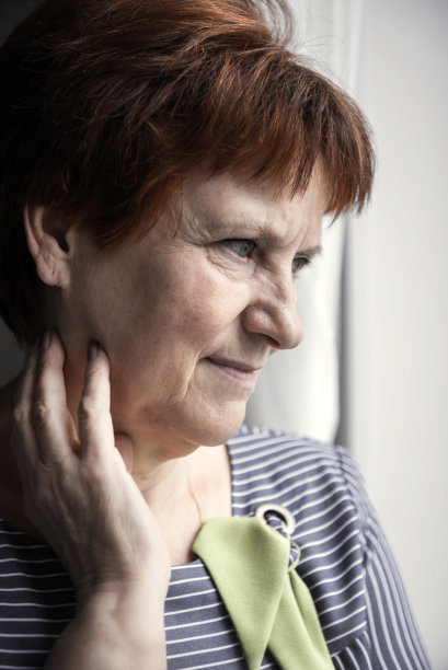 一幅60年代红短发白人妇女的肖像图片下载