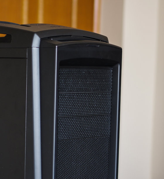 黑色电脑机箱pc主机机箱网格正面视图图片下载