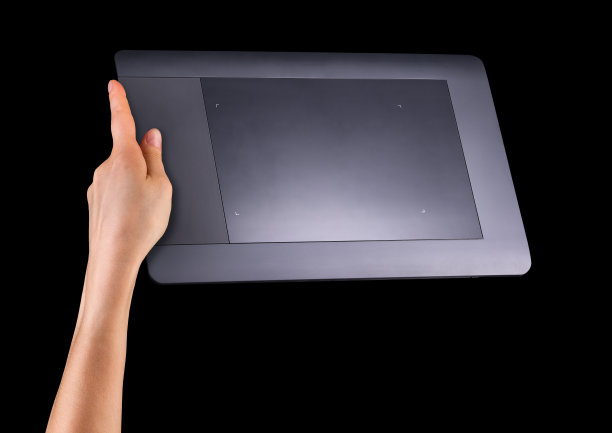 手持图形平板为插图画家和设计师孤立在黑色图片下载