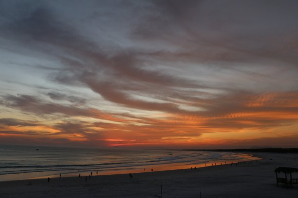 夕阳中的云图片下载