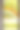在窗户上画彩虹的特写照片。玻璃上用颜料画的彩虹。图片下载