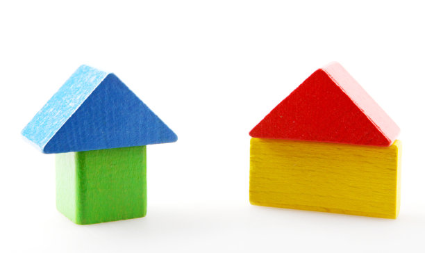 工作室拍摄的彩色玩具积木在白色的背景图片下载