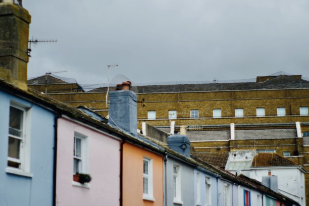 五颜六色的屋顶图片下载