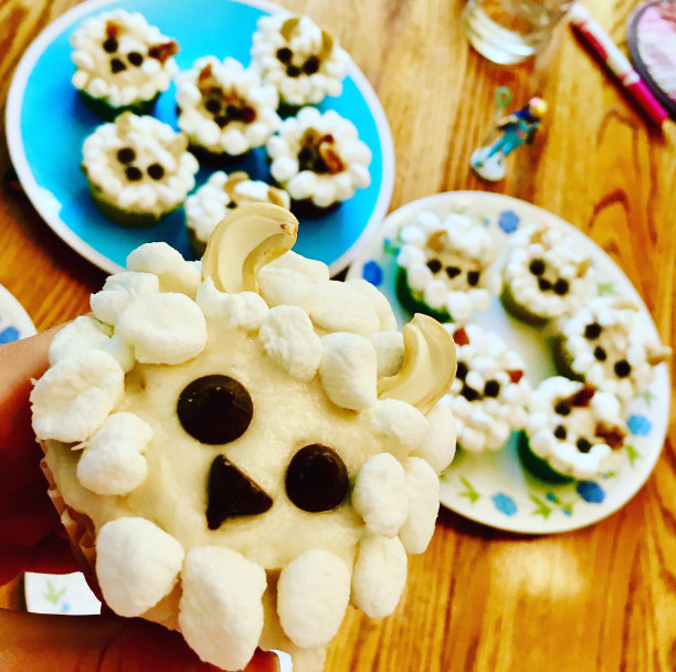 可爱的羊蛋糕图片下载