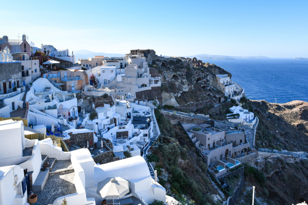 圣托里尼岛伊亚岛的蓝色圆顶屋图片下载