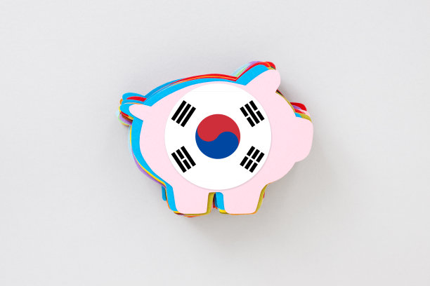 堆着韩国国旗的纸储蓄罐图片下载
