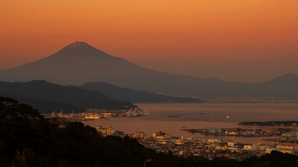 富士山/富士山和清水工业港的日出图片下载