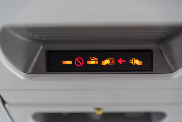 安全飞机驾驶舱中的安全带标志。图片下载