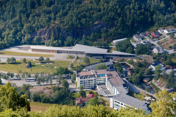 酒店联盟和挪威峡湾中心在Geiranger鸟瞰图。图片下载