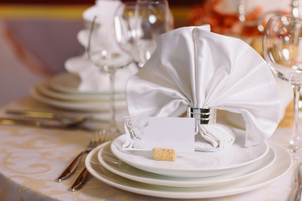 为宴会或婚宴准备的餐桌图片下载