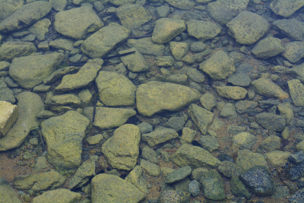 照片背景，各种各样的石头在海底，石头在水下图片下载