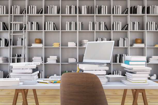 公共图书馆桌上的笔记本电脑和书籍图片下载