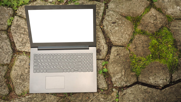 笔记本和自然。前视图。田园生活的概念图片下载