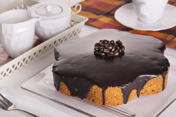 巧克力涂层香草蛋糕图片下载