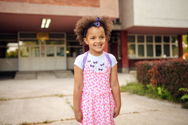 校园女孩图片下载