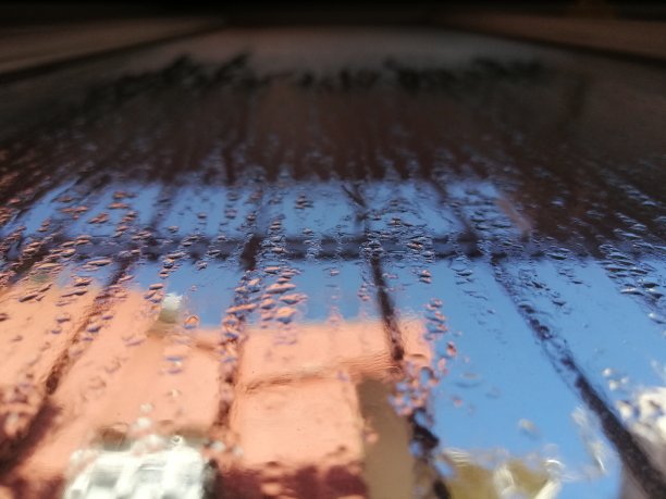 窗户上的雾图片下载