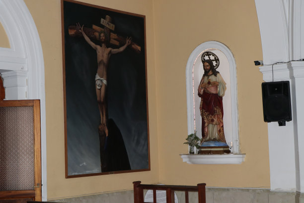 神圣的艺术-烛台圣母教堂图片下载