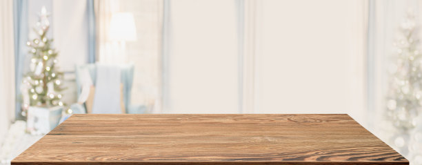 木质桌子与圣诞节装饰客厅模糊背景与散景灯，假日背景，Mockup横幅展示广告产品，豪华住宅。图片下载