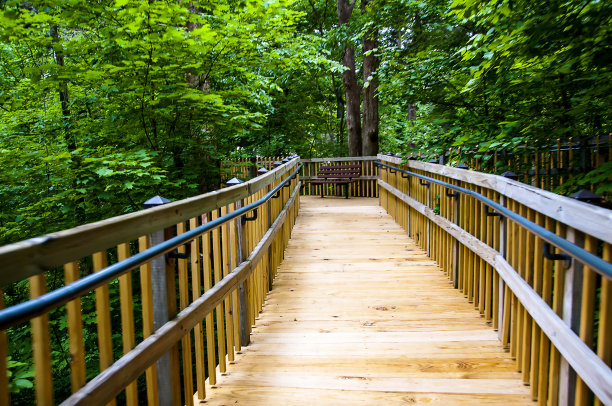 美国弗吉尼亚州的蓝岭山脉图片下载