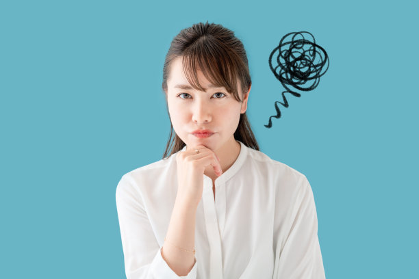 不满意的年轻亚洲女人。不满。图片下载