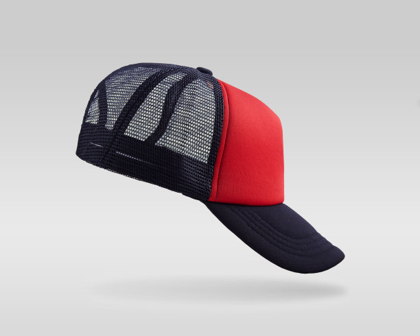 红色和黑色棒球帽孤立在白色背景。图片下载