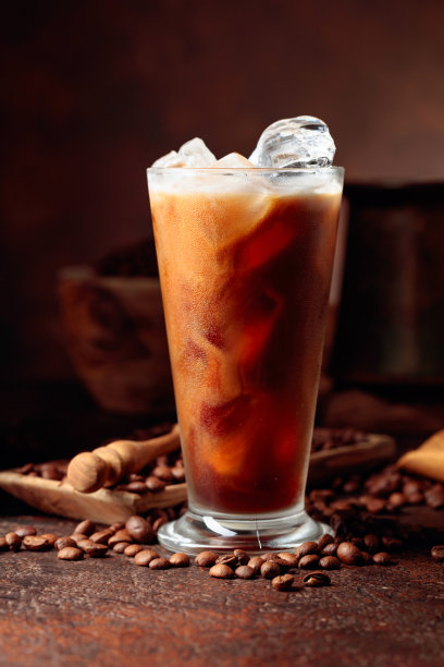 加奶油的冰咖啡。图片下载