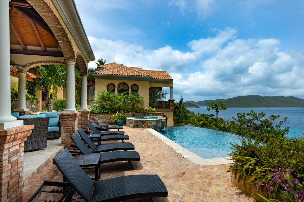 美属维尔京群岛圣约翰彼得湾的华丽别墅图片下载