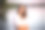 年轻的微笑黑头发的女人在白色衣服的肖像图片下载