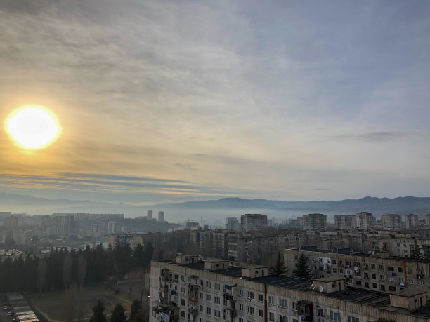 格鲁吉亚首都第比利斯郊区的风景图片下载