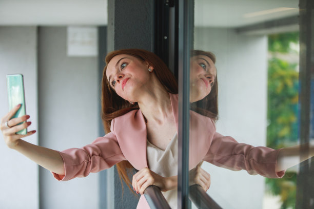 为这张照片尝试新的姿势图片下载