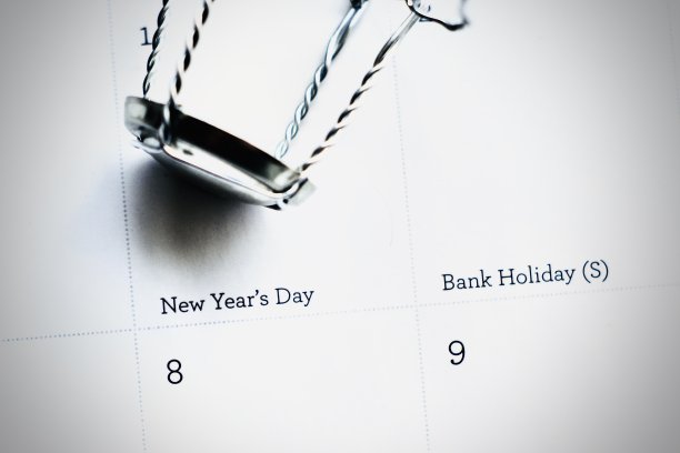 日历的重点是1月1日，除夕，旁边有一个用来装香槟的软木塞。图片下载
