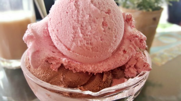 新鲜冰淇淋图片下载