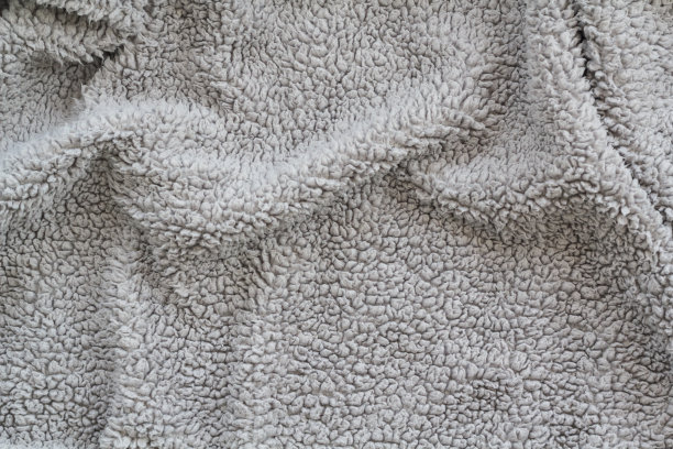 有皱纹的蓬松的毯子。纹理背景图案图片下载