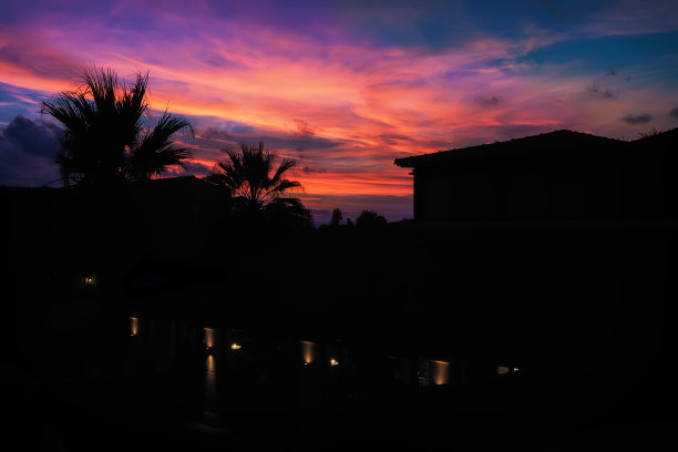 轮廓在日落时分图片下载