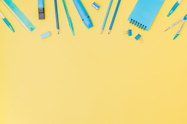 以黄色背景为背景的平铺构图图片下载