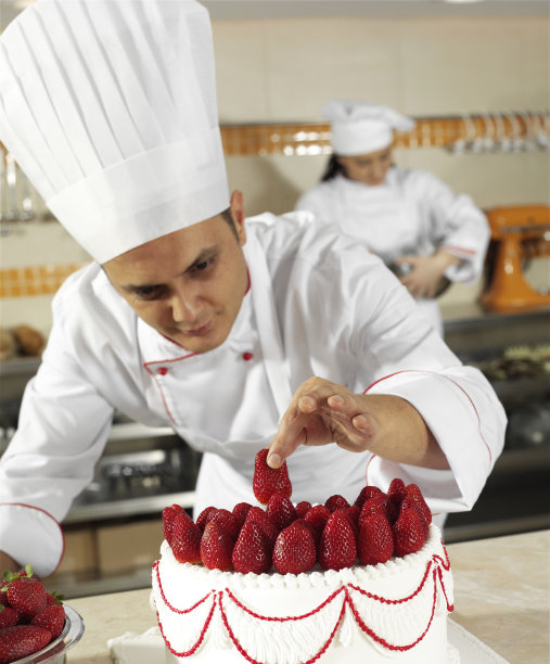 厨师在做草莓蛋糕图片下载