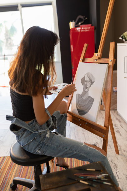 美术学生画肖像图片下载