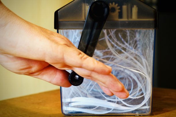 使用手动碎纸机手工碎纸图片下载