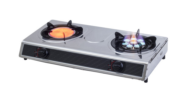 厨房煤气炉与燃烧的燃烧器隔离在白色图片下载