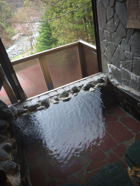 日本温泉户外浴缸图片下载