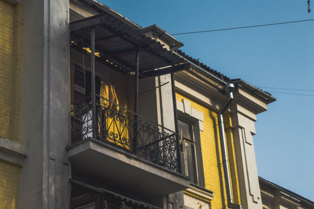 老黄阳台，蓝天图片下载