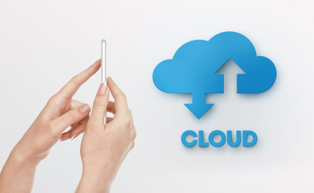 云数据存储服务。女性用智能手机同步设备信息图片下载