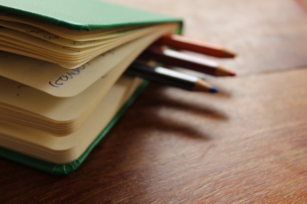 铅笔和笔记本图片下载